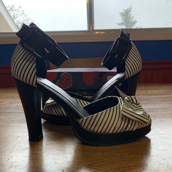 T.U.K. Blk/Wht Stripe Knot Heel - Picture 3 of 8